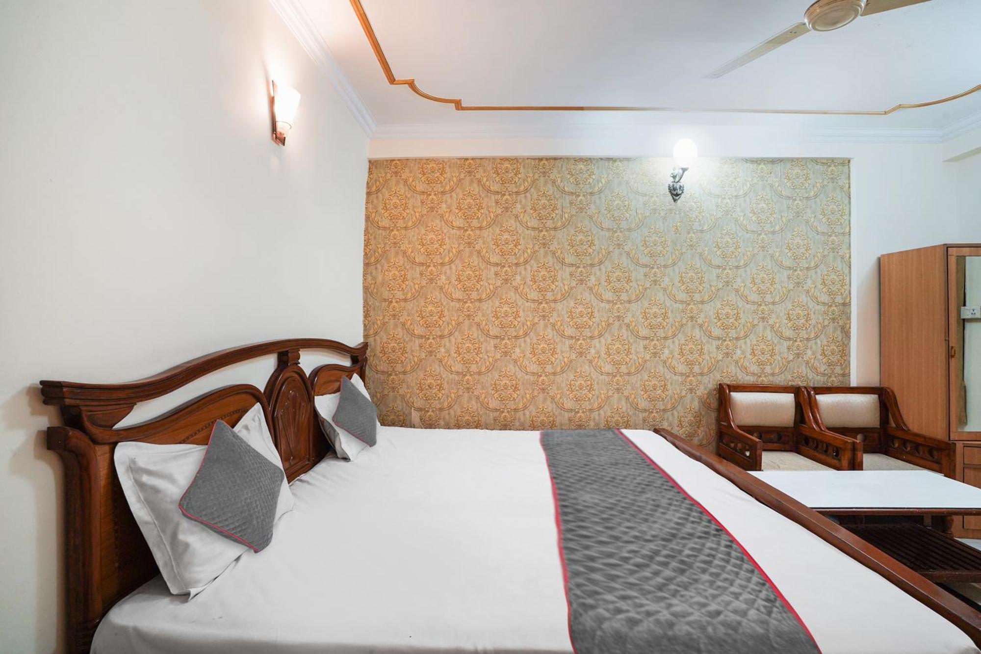 Collection O Vijay Niwas Hotel Kukas Exterior photo