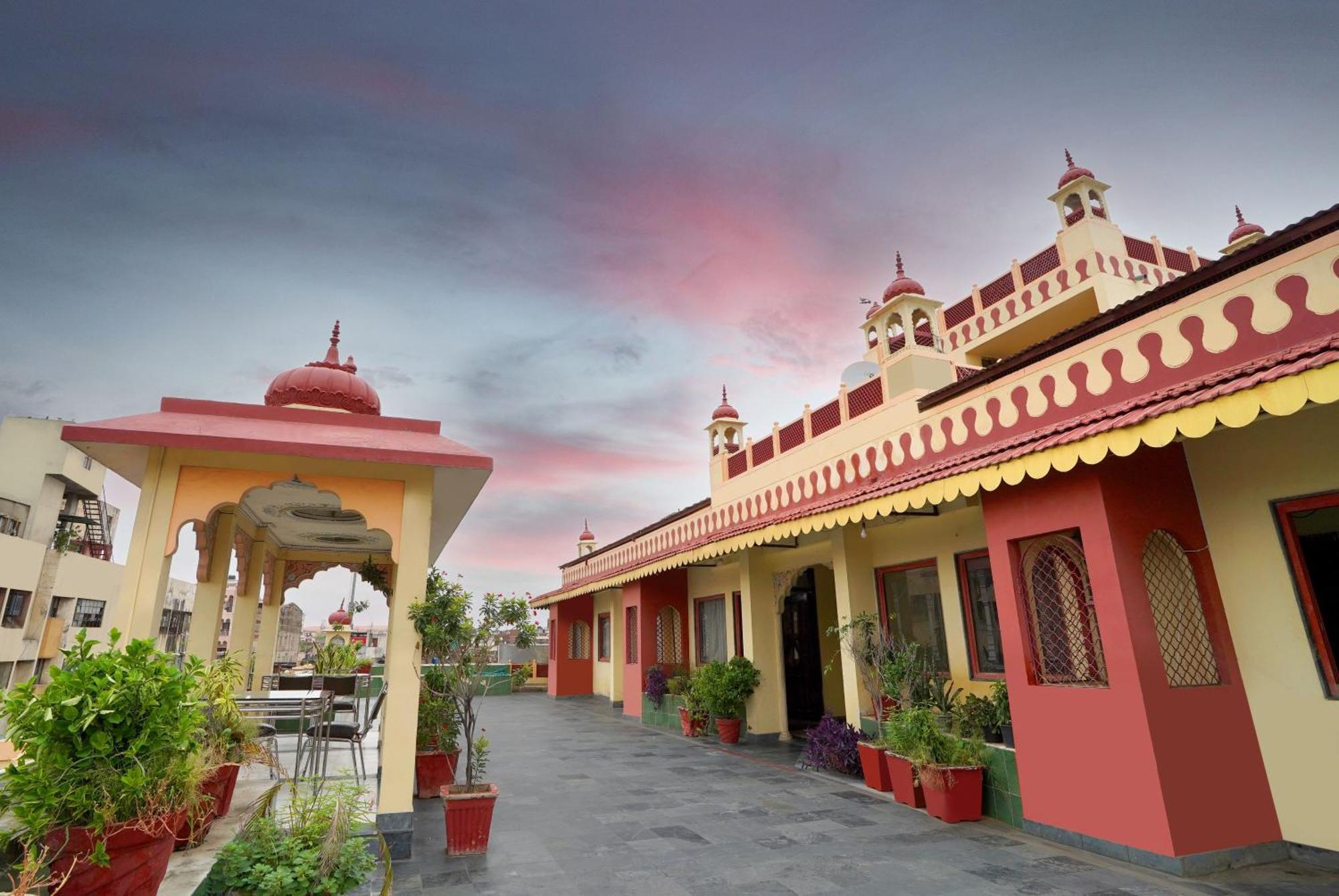Collection O Vijay Niwas Hotel Kukas Exterior photo