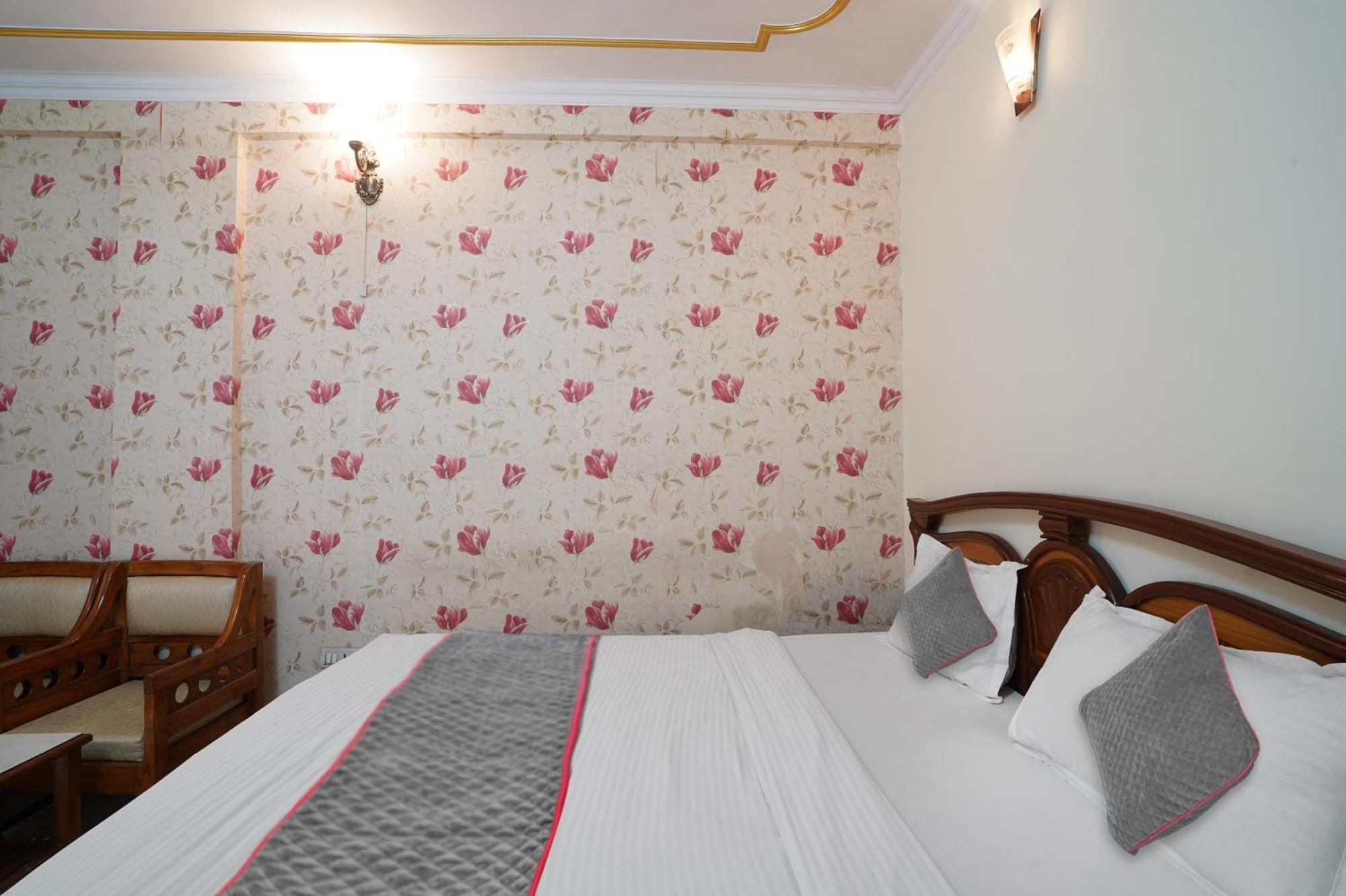 Collection O Vijay Niwas Hotel Kukas Exterior photo